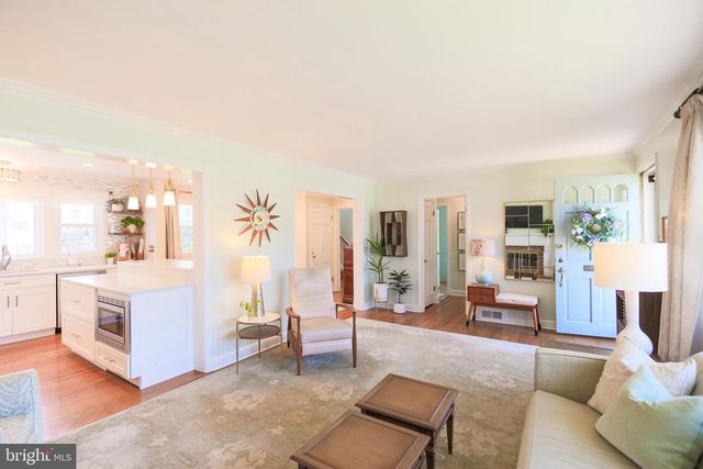 512 CRESTWOOD DR, Alexandria, VA 22302