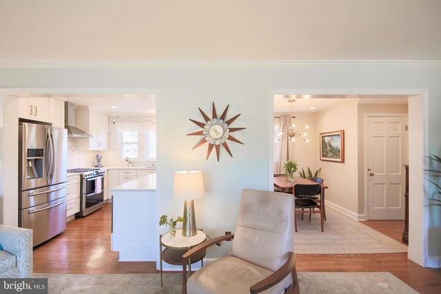 512 CRESTWOOD DR, Alexandria, VA 22302