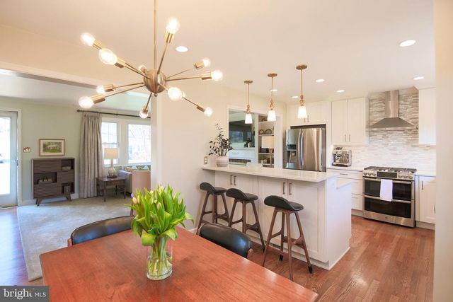 512 CRESTWOOD DR, Alexandria, VA 22302