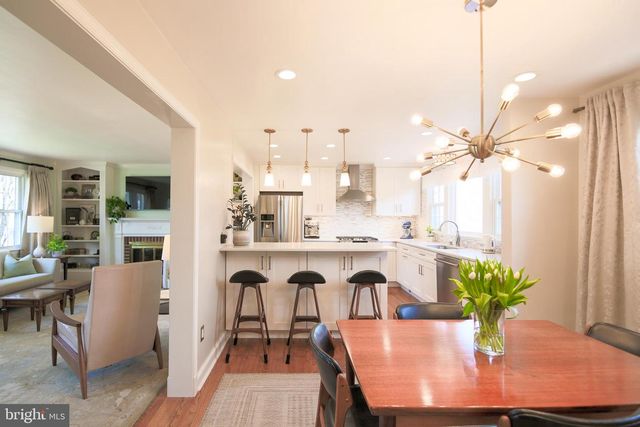 512 CRESTWOOD DR, Alexandria, VA 22302