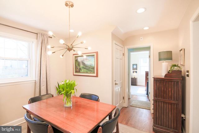 512 CRESTWOOD DR, Alexandria, VA 22302