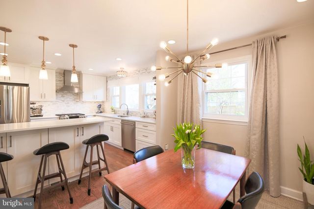 512 CRESTWOOD DR, Alexandria, VA 22302