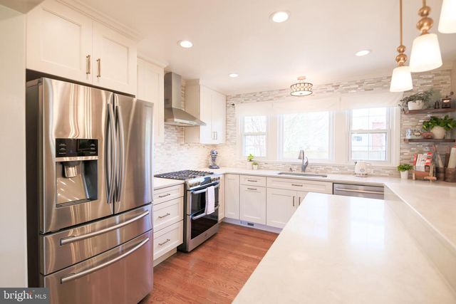 512 CRESTWOOD DR, Alexandria, VA 22302