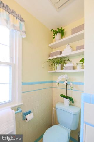 512 CRESTWOOD DR, Alexandria, VA 22302