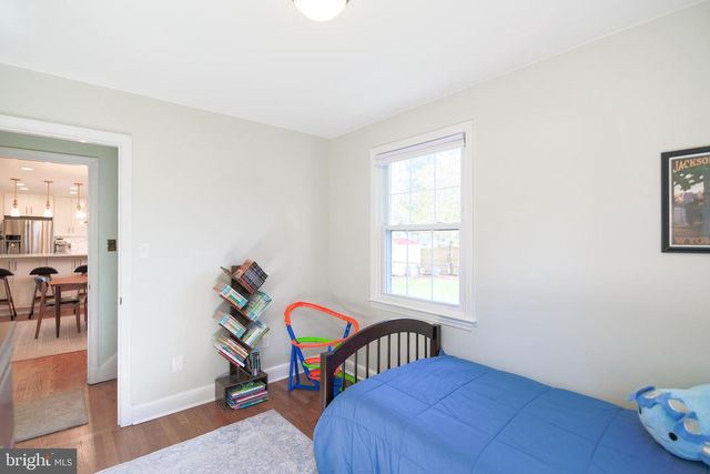 512 CRESTWOOD DR, Alexandria, VA 22302