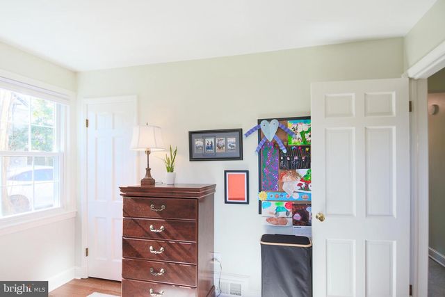 512 CRESTWOOD DR, Alexandria, VA 22302