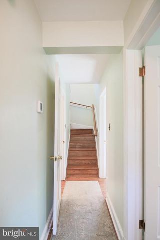 512 CRESTWOOD DR, Alexandria, VA 22302