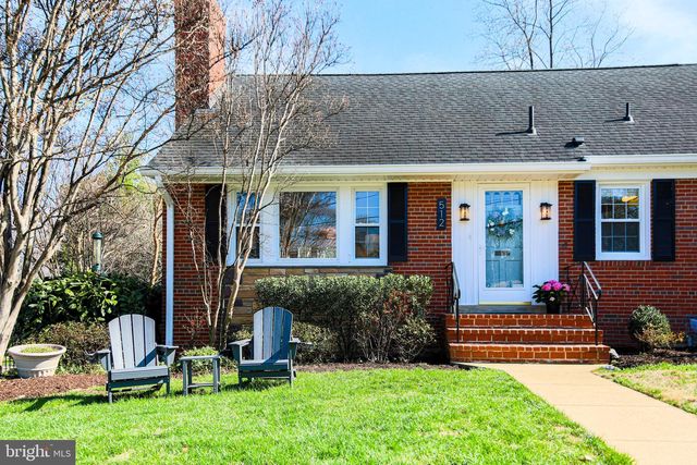 512 CRESTWOOD DR, Alexandria, VA 22302