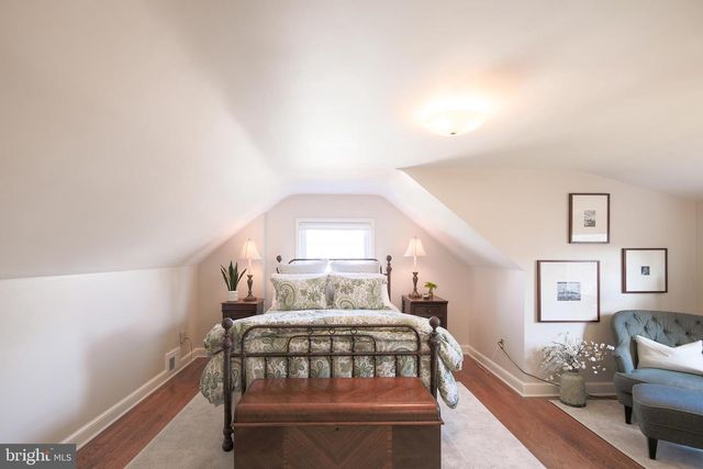 512 CRESTWOOD DR, Alexandria, VA 22302