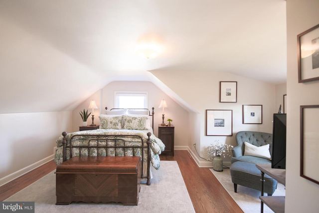 512 CRESTWOOD DR, Alexandria, VA 22302