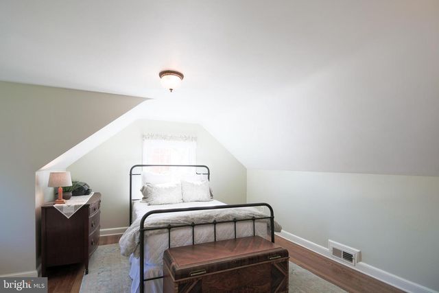 512 CRESTWOOD DR, Alexandria, VA 22302