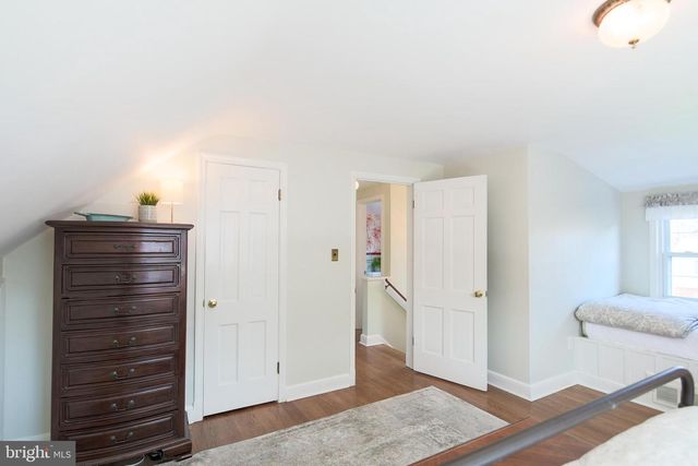 512 CRESTWOOD DR, Alexandria, VA 22302