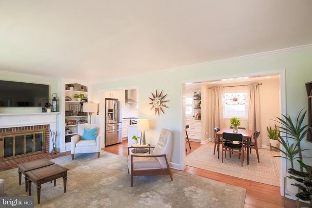 512 CRESTWOOD DR, Alexandria, VA 22302