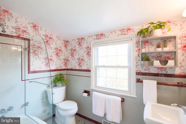 512 CRESTWOOD DR, Alexandria, VA 22302