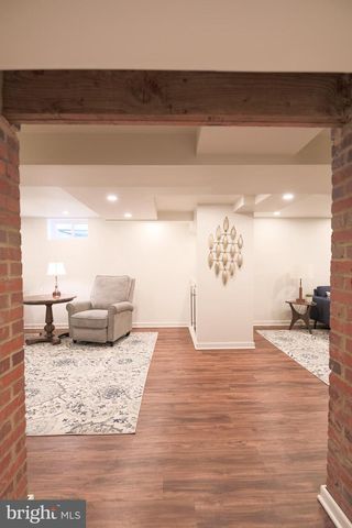 512 CRESTWOOD DR, Alexandria, VA 22302