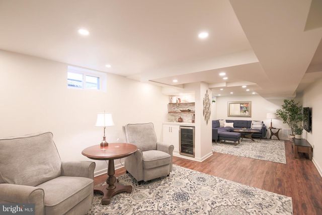 512 CRESTWOOD DR, Alexandria, VA 22302