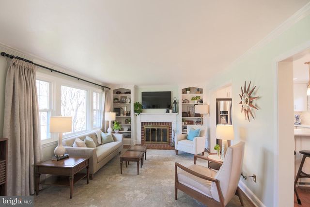 512 CRESTWOOD DR, Alexandria, VA 22302