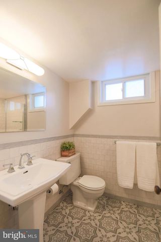 512 CRESTWOOD DR, Alexandria, VA 22302