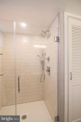 512 CRESTWOOD DR, Alexandria, VA 22302