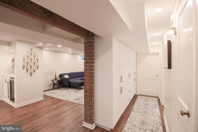 512 CRESTWOOD DR, Alexandria, VA 22302