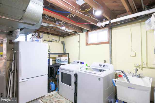 512 CRESTWOOD DR, Alexandria, VA 22302