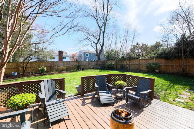 512 CRESTWOOD DR, Alexandria, VA 22302