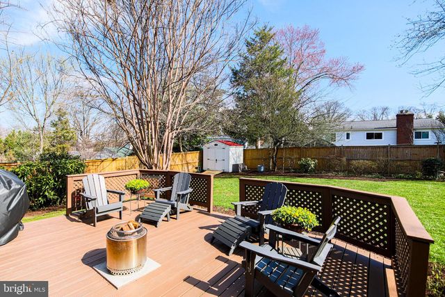 512 CRESTWOOD DR, Alexandria, VA 22302