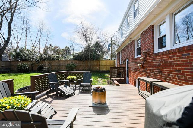 512 CRESTWOOD DR, Alexandria, VA 22302