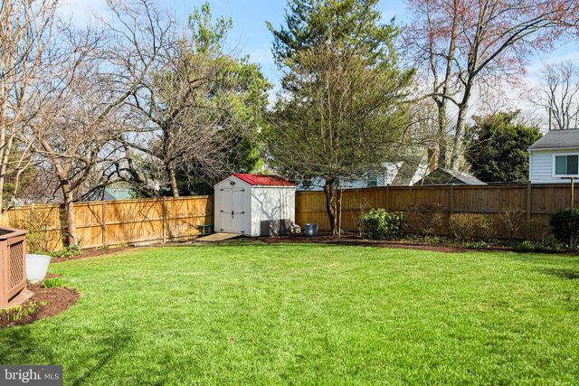 512 CRESTWOOD DR, Alexandria, VA 22302