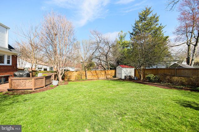 512 CRESTWOOD DR, Alexandria, VA 22302