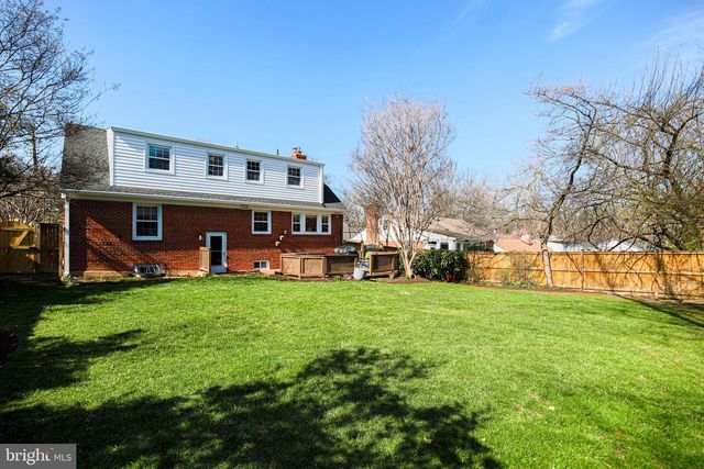 512 CRESTWOOD DR, Alexandria, VA 22302