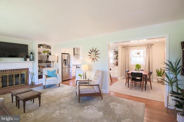 512 CRESTWOOD DR, Alexandria, VA 22302