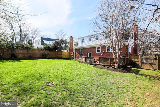 512 CRESTWOOD DR, Alexandria, VA 22302