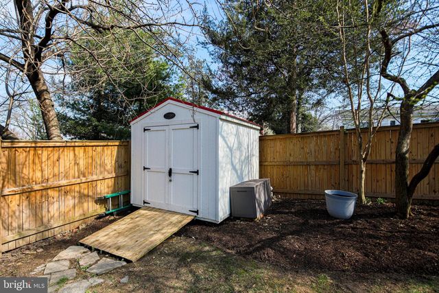 512 CRESTWOOD DR, Alexandria, VA 22302