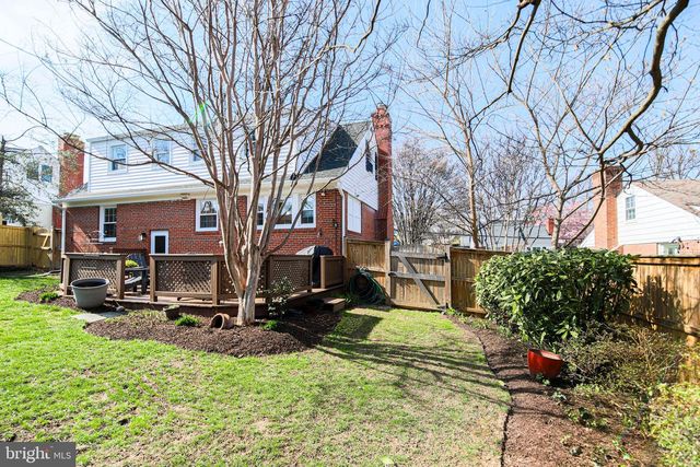 512 CRESTWOOD DR, Alexandria, VA 22302