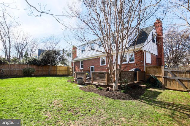 512 CRESTWOOD DR, Alexandria, VA 22302