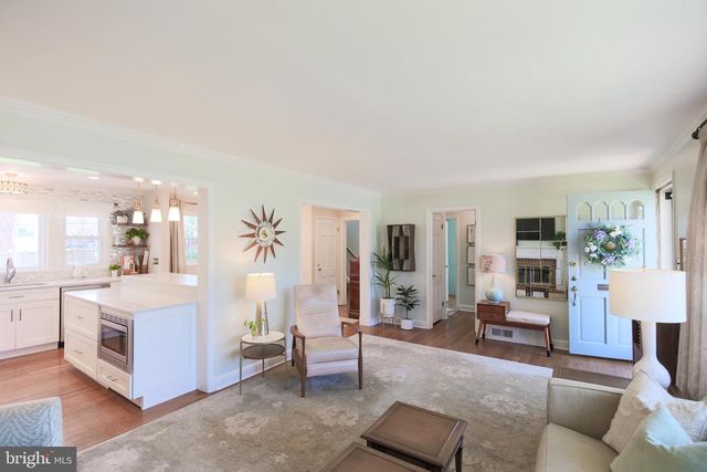 512 CRESTWOOD DR, Alexandria, VA 22302