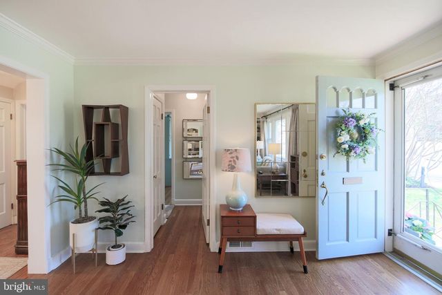 512 CRESTWOOD DR, Alexandria, VA 22302