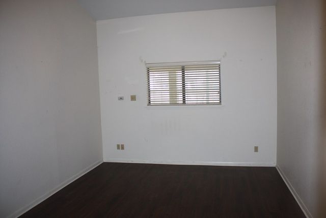 1816 Woodstone Dr, Kerrville, TX 78028