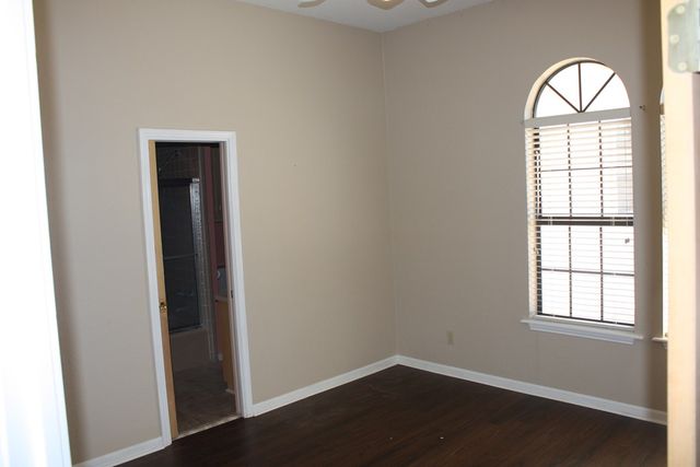 1816 Woodstone Dr, Kerrville, TX 78028