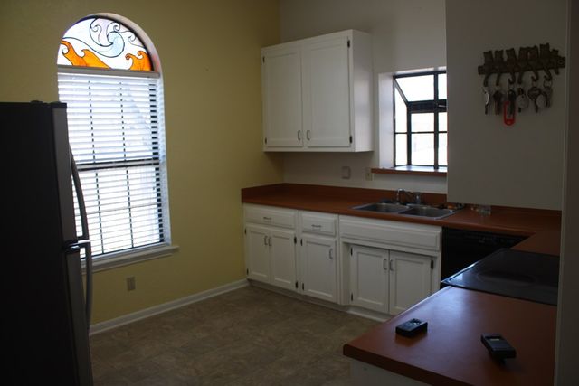 1816 Woodstone Dr, Kerrville, TX 78028