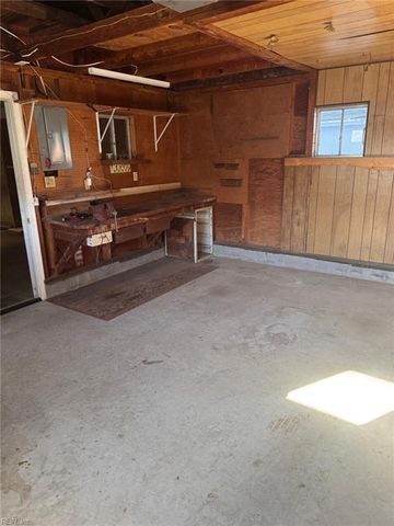 208 Narragansett DR, Virginia Beach, VA 23462