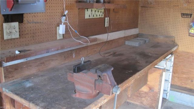 208 Narragansett DR, Virginia Beach, VA 23462