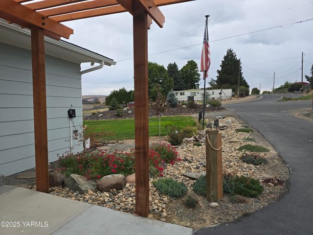 770 Lancaster Rd, Selah, WA 98942