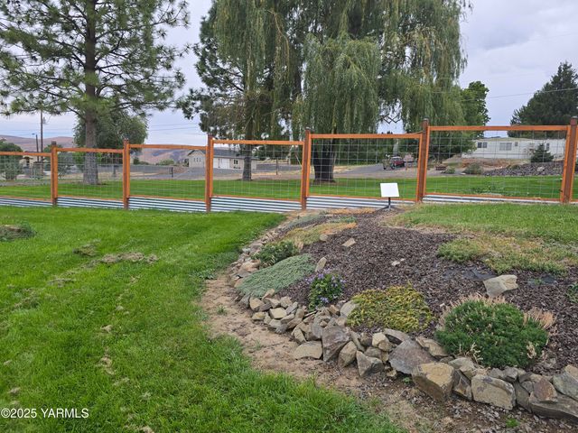 770 Lancaster Rd, Selah, WA 98942