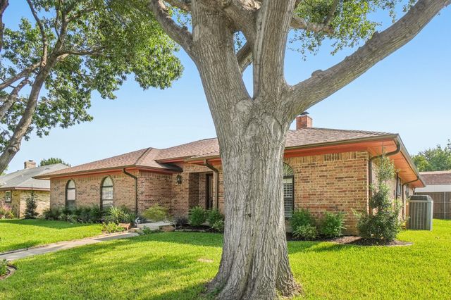 1321 Stonewood Drive, Carrollton, TX 75006
