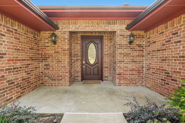 1321 Stonewood Drive, Carrollton, TX 75006