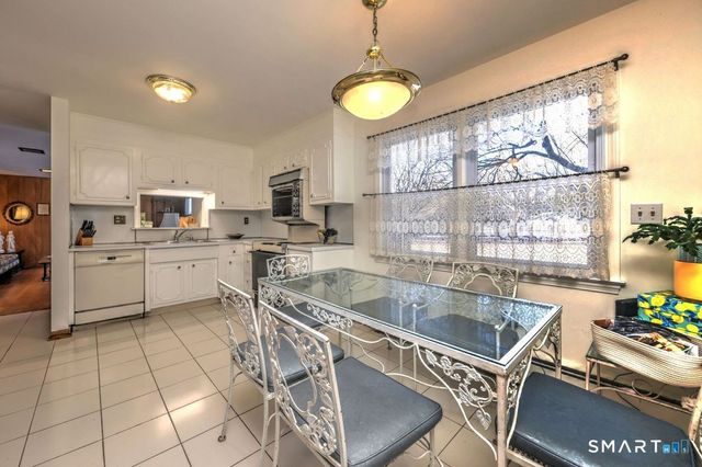 11 Williamsburg Drive, Orange, CT 06477