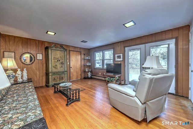 11 Williamsburg Drive, Orange, CT 06477