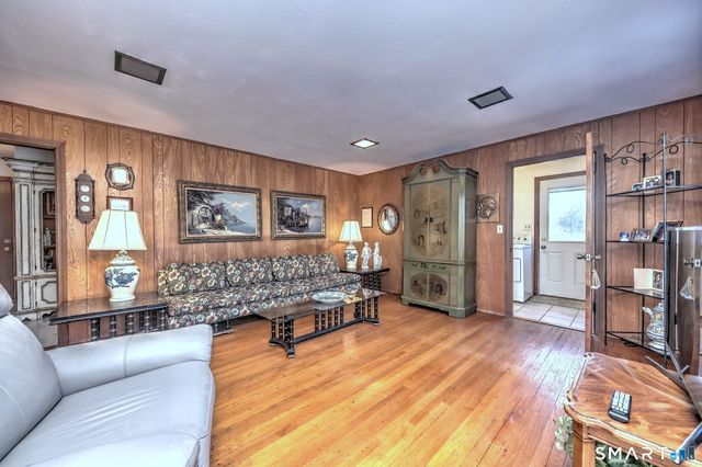 11 Williamsburg Drive, Orange, CT 06477